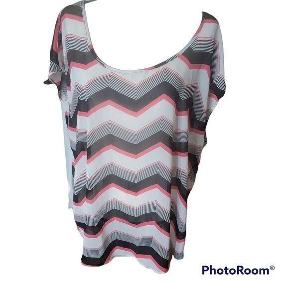 torrid Tops - Torrid Short Sleeved Blouse with Chevron Pattern. Size 1X.